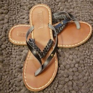 Black braided flip flops/sandals